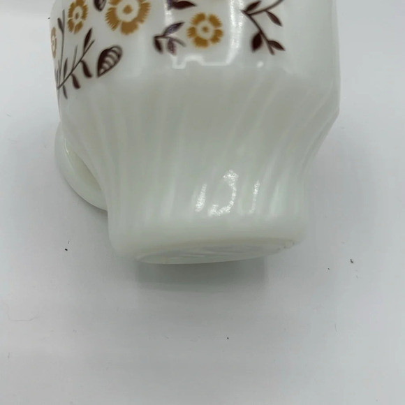 set of vintage Termocrisa Floral Milk Glass cups - Picture 5 of 5